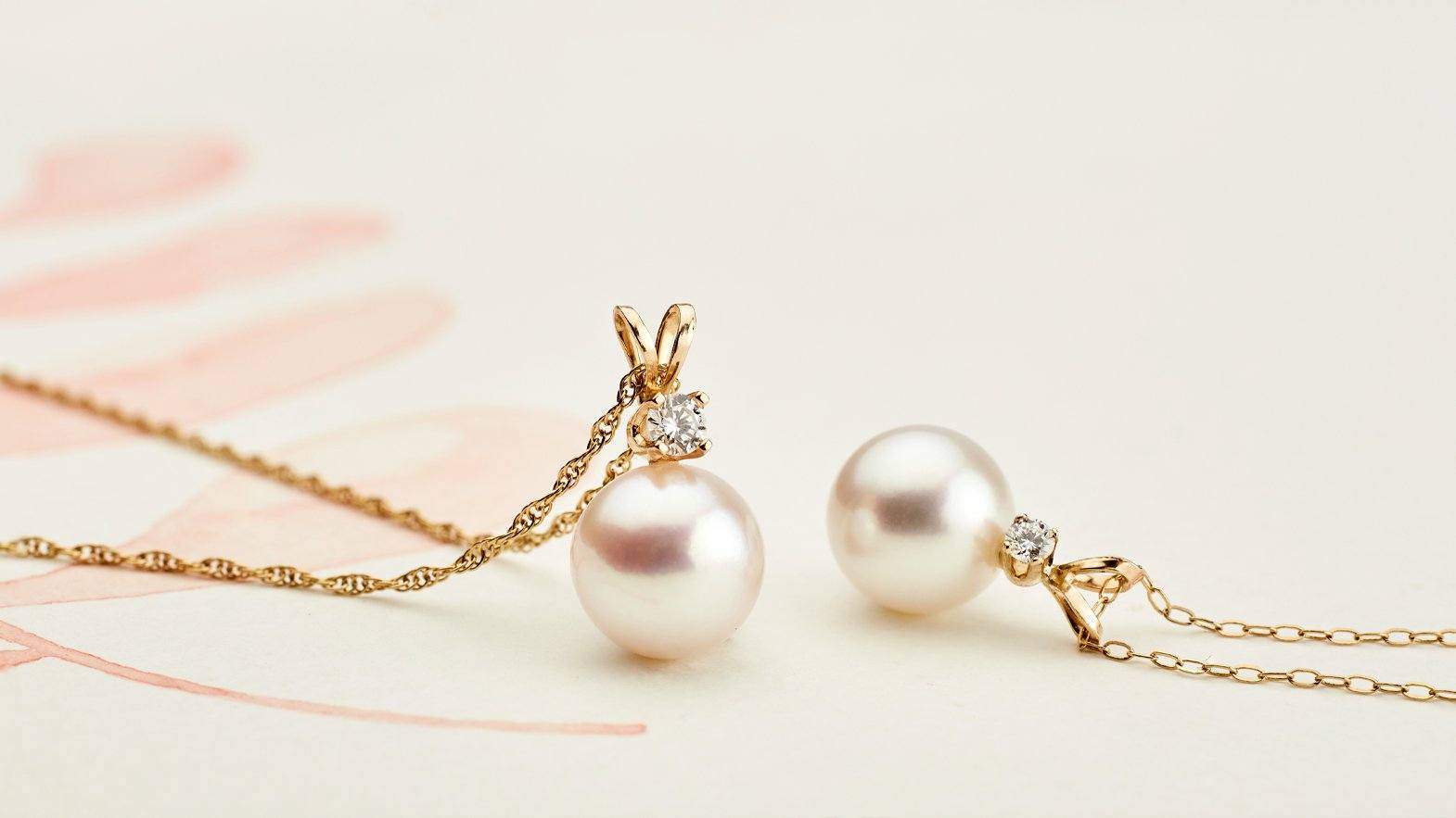 South sea pearls chain  Pearl necklace designs, Pearl jewelry design, Pearl  jewelry sets