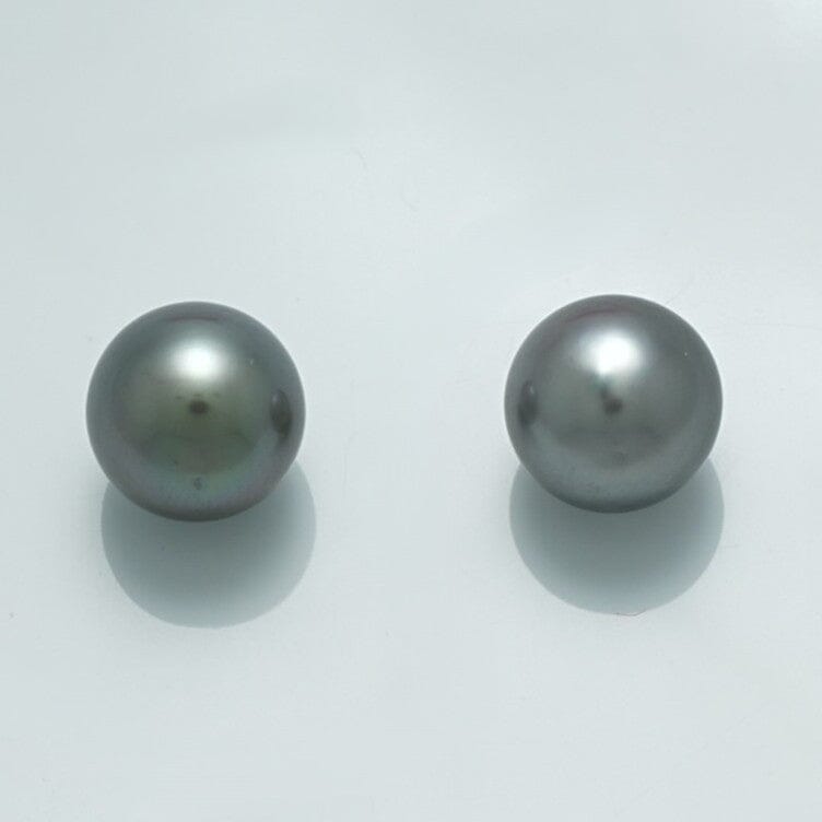 9.5 x 9.5 mm and 9.3 x 9.4 mm Fijian Round Pearl Pair featuring lustrous, natural dark grey pearls with subtle overtones, ideal for fine pearl jewelry.