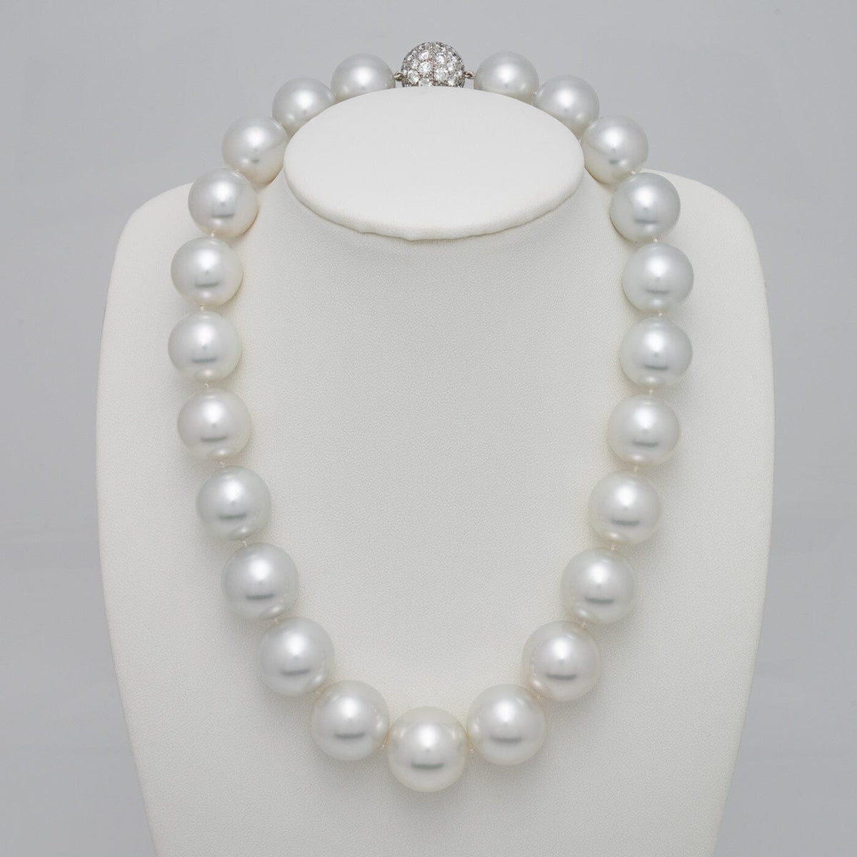 16.0-19.0 mm White South Sea Round Pearl Necklace on bust