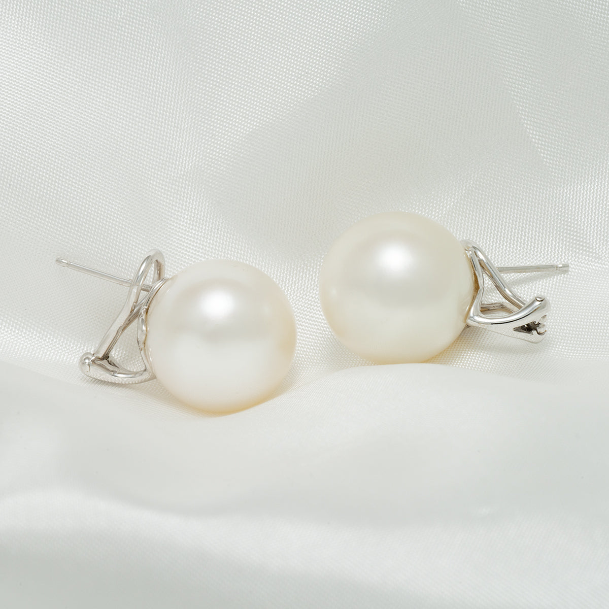 15.0-16.0 mm White South Sea Pearl Stud Earrings