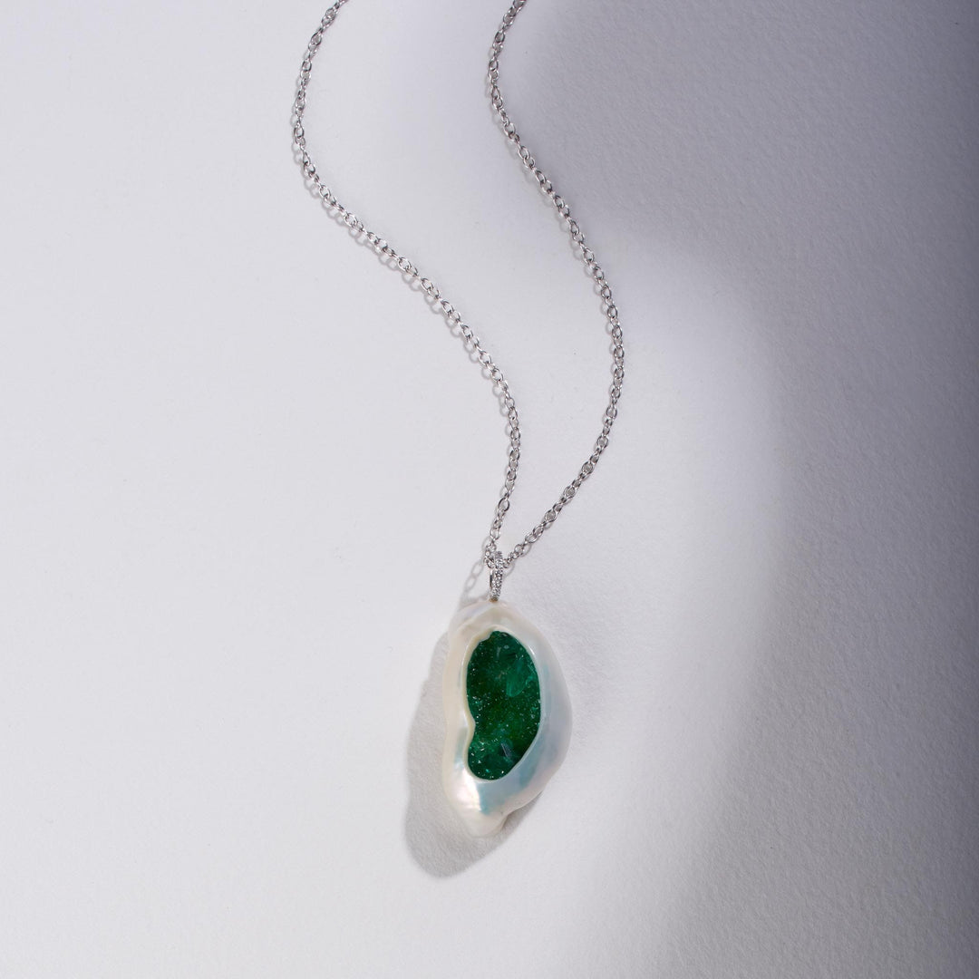 Freshwater Souffle Pearl Finestrino Pendant with Emerald and Diamond Bail