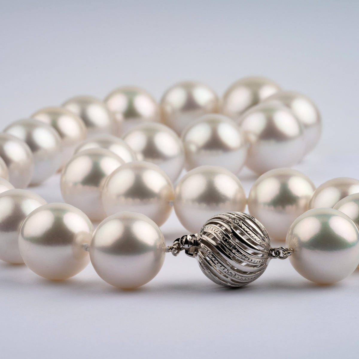 Clasp Closeup 16.0-20.2 mm AAA White South Sea Round Pearl Necklace