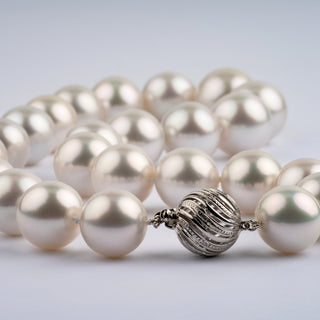 Clasp Closeup 16.0-20.2 mm AAA White South Sea Round Pearl Necklace
