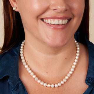 Model wearing 7.5-8.0 mm 18 inches white