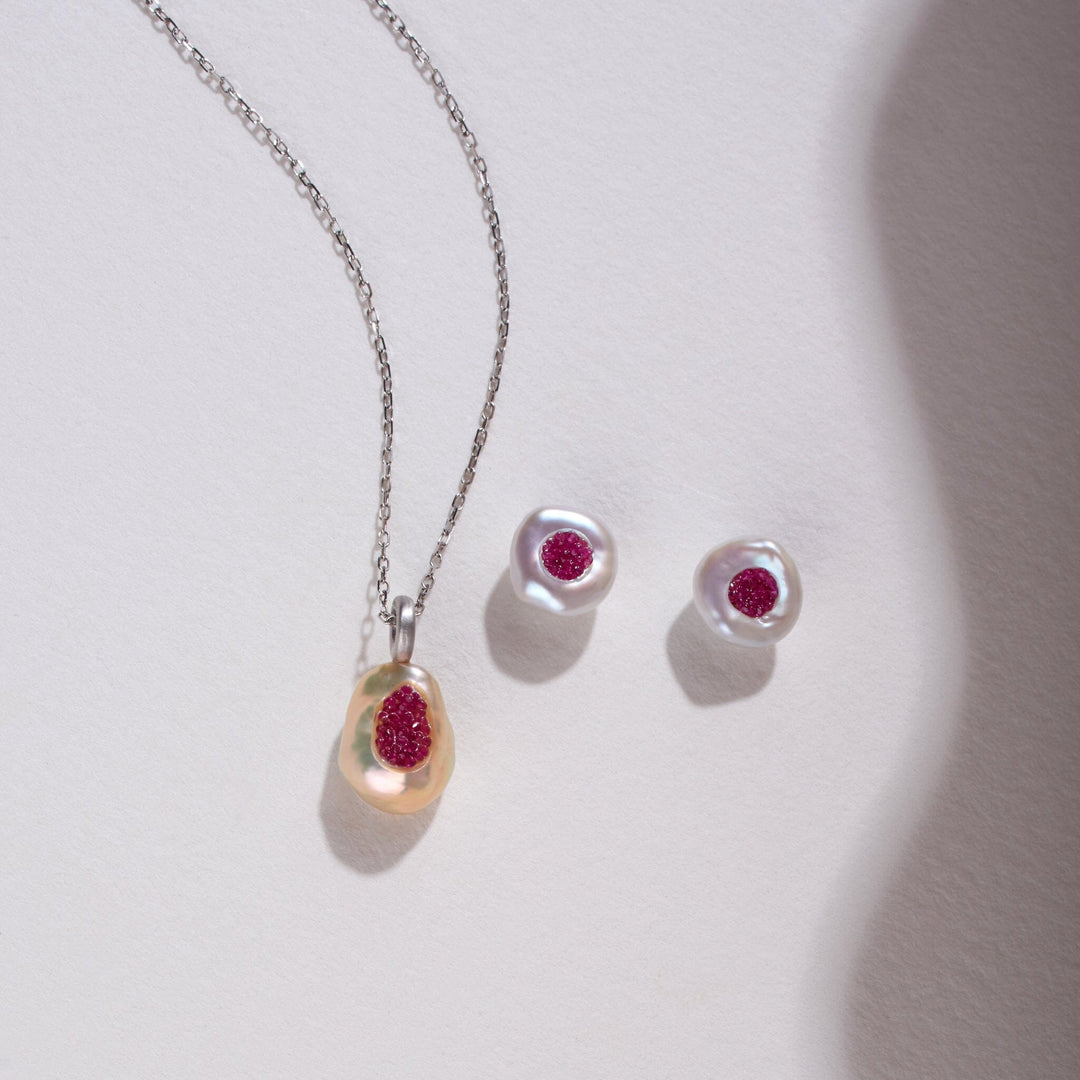 Piccolo Finestrino Collection Freshwater Pearl Pendant and Stud Earrings Set with Ruby