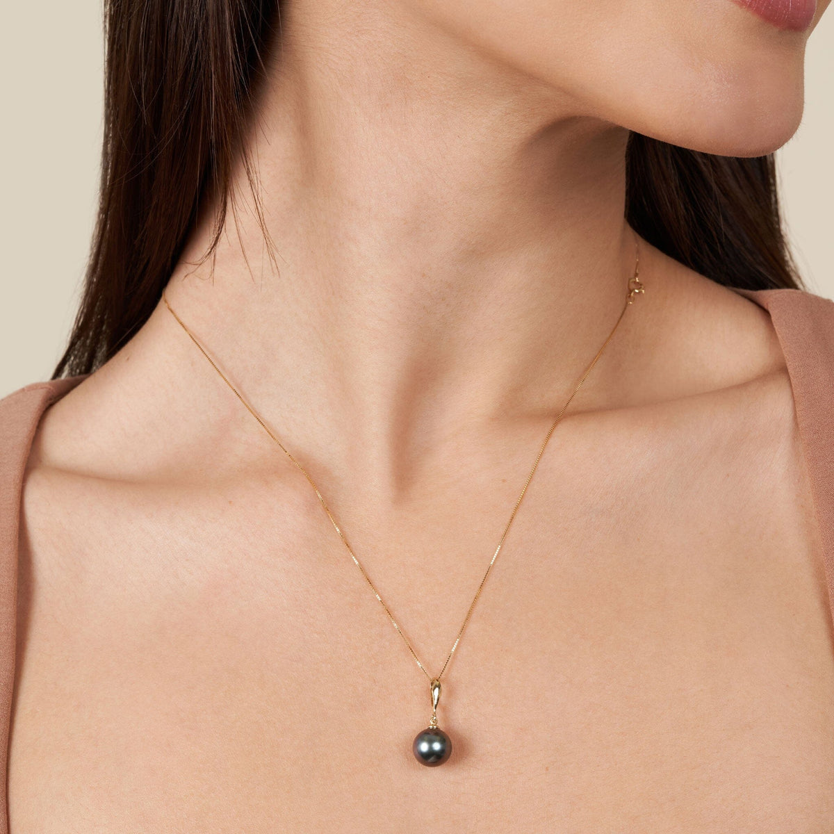 Essential Collection 9.0-10.0 mm Tahitian Pearl Pendant Yellow Gold on model