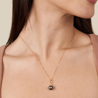 Essential Collection 9.0-10.0 mm Tahitian Pearl Pendant Yellow Gold on model