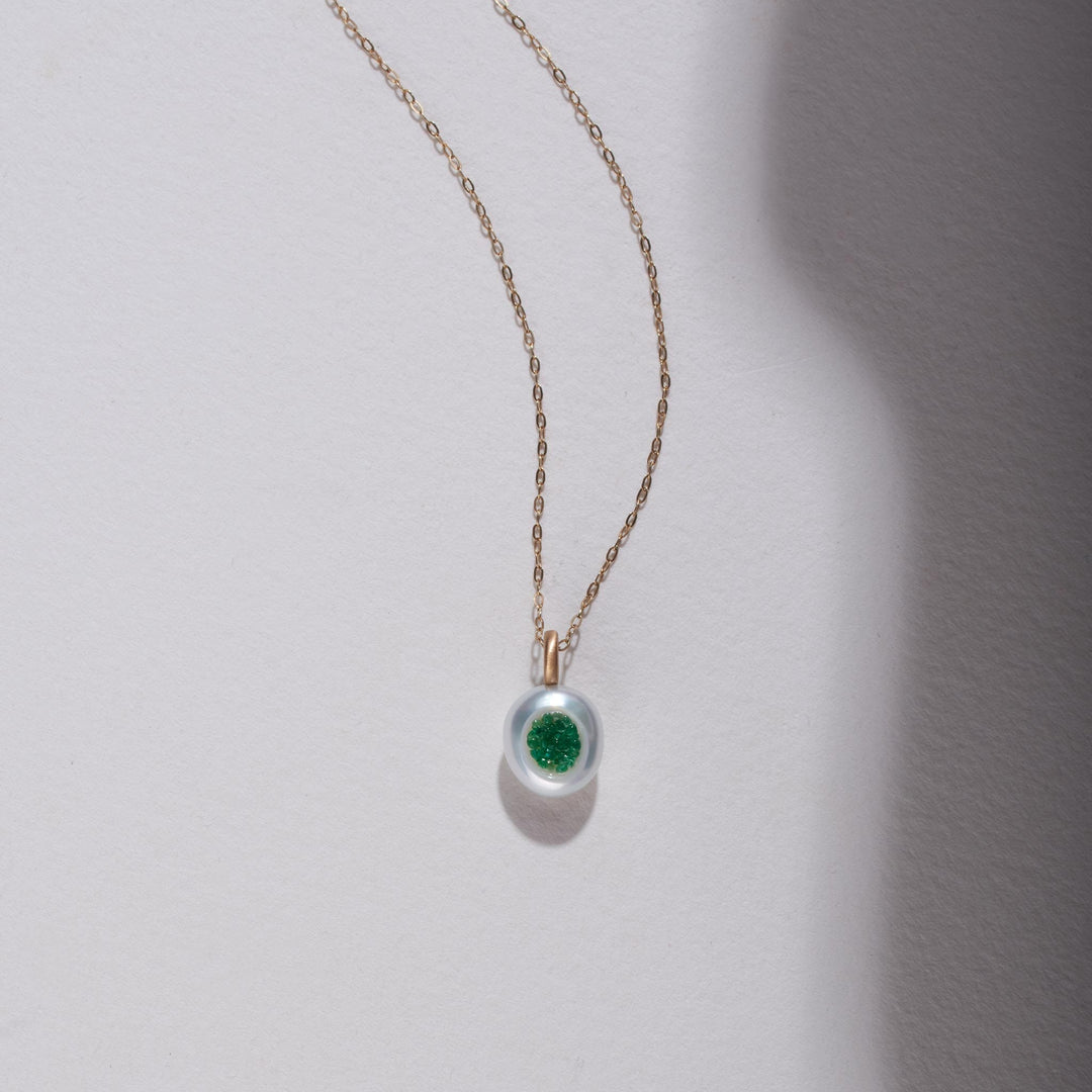 Piccolo Finestrino Collection Freshwater Pearl Pendant with Emerald