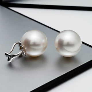 15.0–16.0 mm white South Sea pearl clip earrings
Gem-quality white South Sea pearls · 18K white gold · clip backs