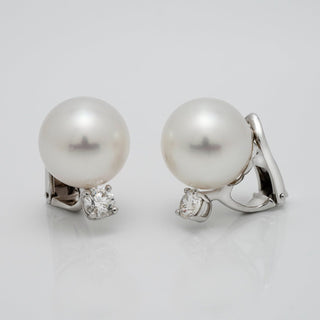 White South Sea pearl and diamond clip earrings
13.5 × 13.5 mm round pearls · 18K white gold · 2 diamonds (0.83 ctw) · clip backs