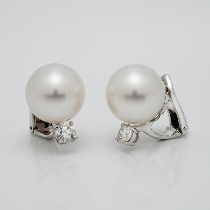 White South Sea pearl and diamond clip earrings
13.5 × 13.5 mm round pearls · 18K white gold · 2 diamonds (0.83 ctw) · clip backs
