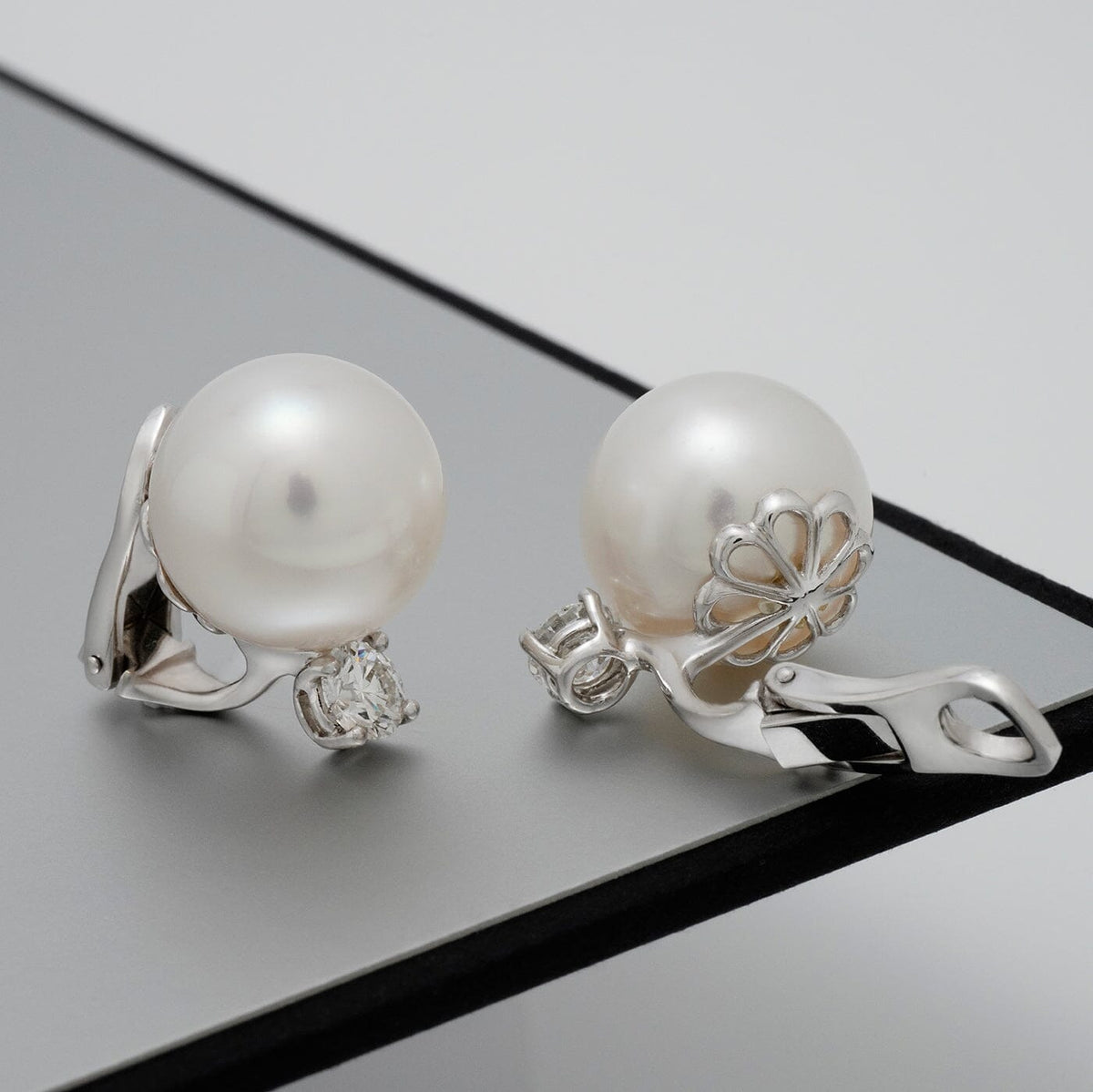 White South Sea pearl and diamond clip earrings
13.5 × 13.5 mm round pearls · 18K white gold · 2 diamonds (0.83 ctw) · clip backs