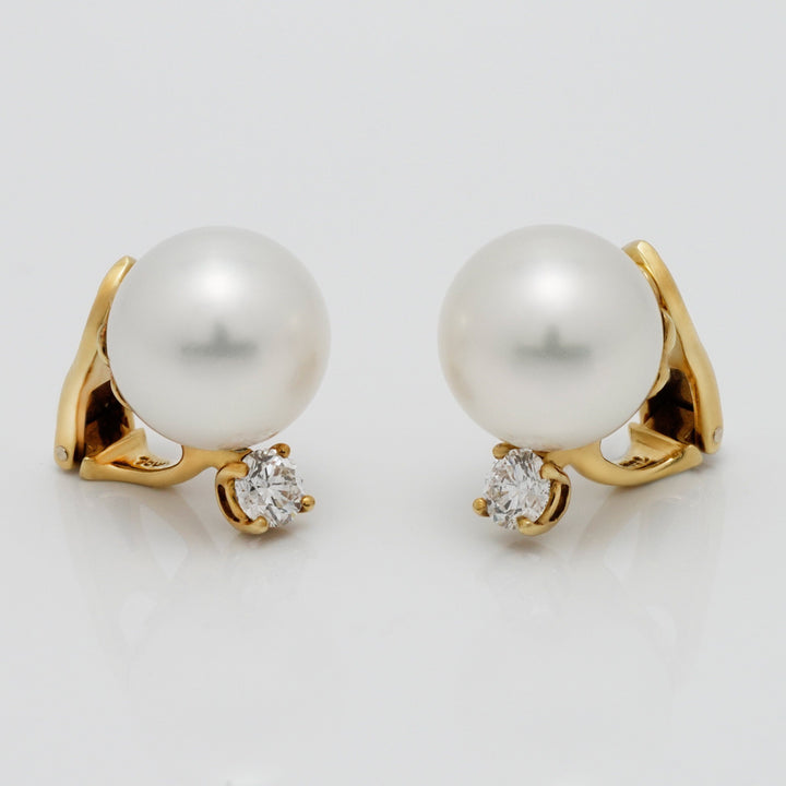 White South Sea pearl and diamond clip earrings
12.6 × 12.6 mm round pearls · 18K yellow gold · 2 diamonds (0.71 ctw) · clip backs