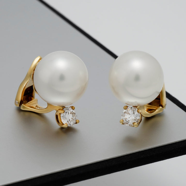 White South Sea pearl and diamond clip earrings
12.6 × 12.6 mm round pearls · 18K yellow gold · 2 diamonds (0.71 ctw) · clip backs