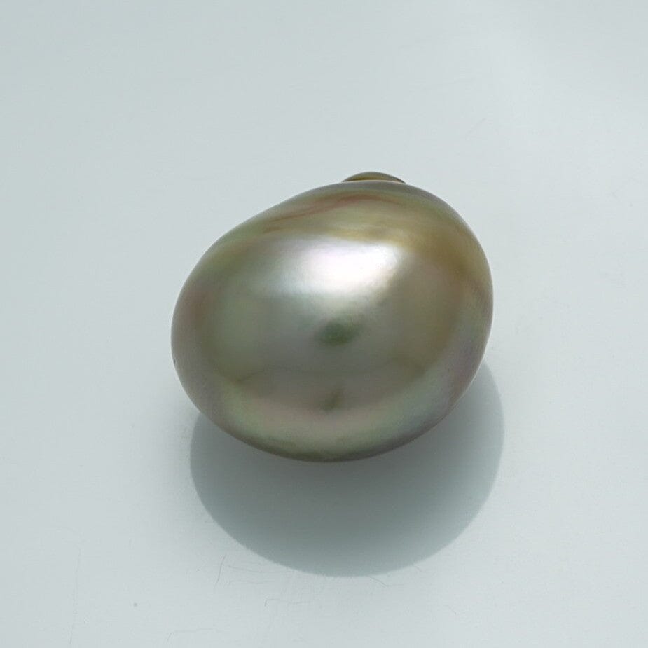 Close-up of a lustrous 18.1 x 14.1 x 18.8 mm Fijian Baroque Pearl with an irregular shape and soft metallic sheen, suitable for fine pearl jewelry.