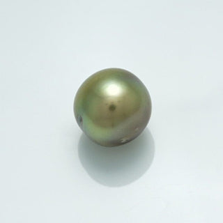 9.7 x 9.6 mm Fijian Round Pearl with smooth surface and natural dark greenish-gray luster, showcasing its cultured quality and elegant finish for fine jewelry designs.