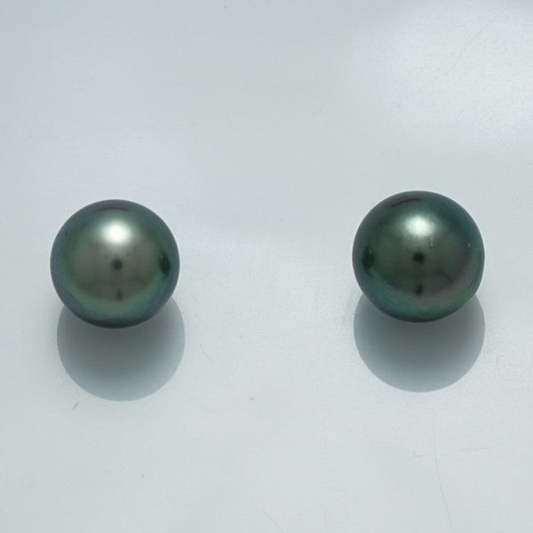 9.5 x 9.3 mm and 9.4 x 9.2 mm Fijian Pearl Pair in deep greenish-black hues with smooth surfaces, showcasing the natural luster of fine cultured pearls.
