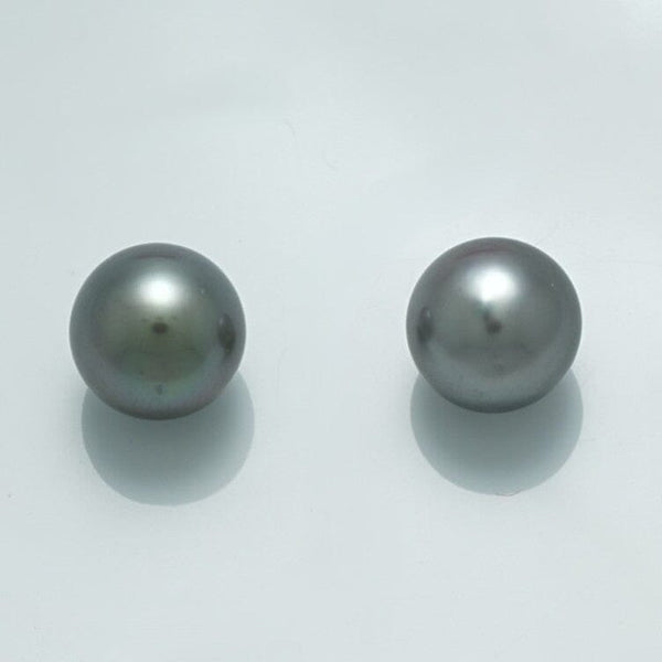 9.5 x 9.5 mm and 9.3 x 9.4 mm Fijian Round Pearl Pair featuring lustrous, natural dark grey pearls with subtle overtones, ideal for fine pearl jewelry.