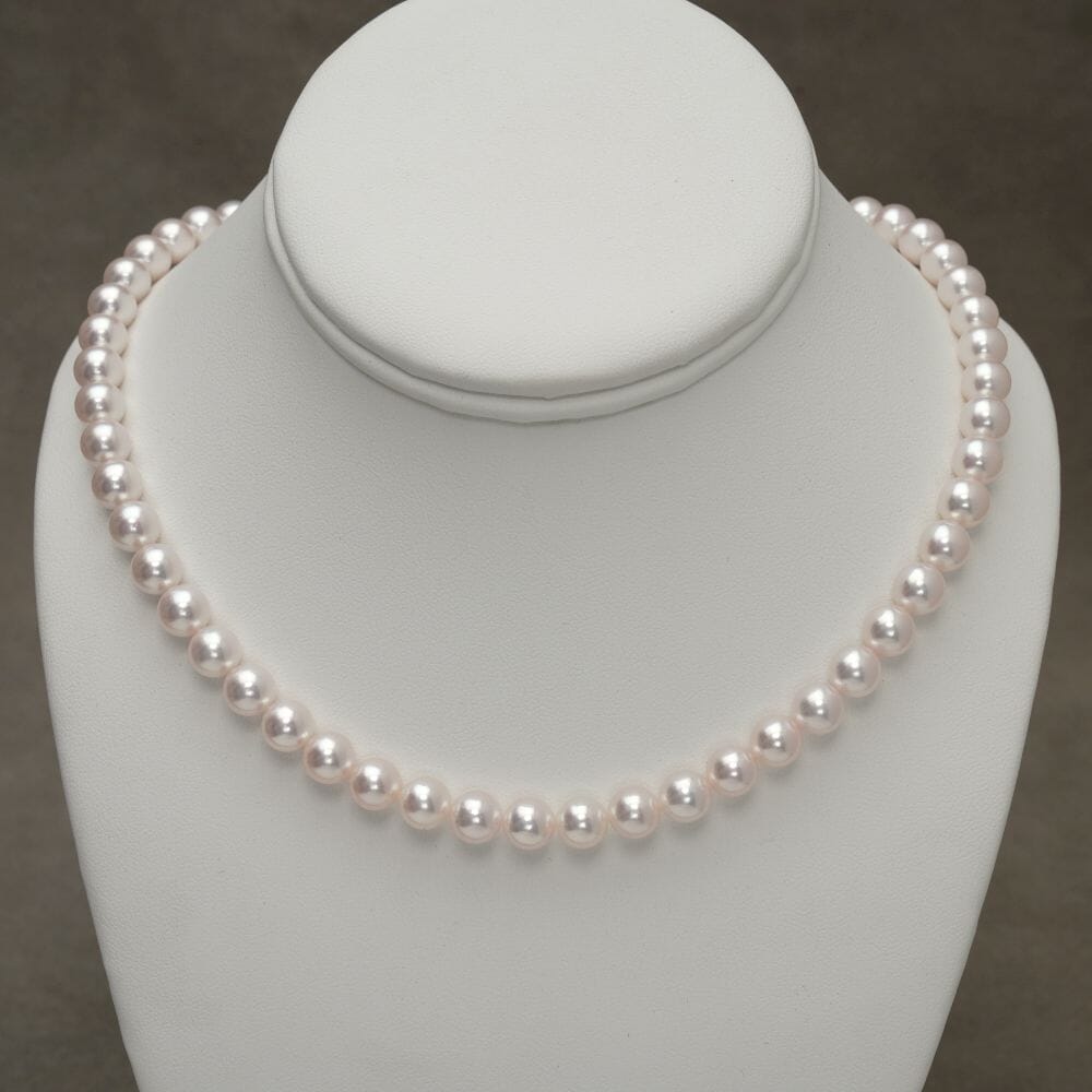Japanese Akoya Cultured Pearl Necklace the Top Range in AAA of Yokota Japanese Akoya Cultured Pearl Necklace the Top Range in AAA of Yokota
