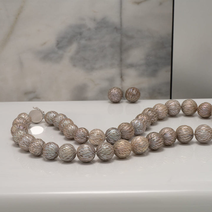 JF-19: 12.0-14.0 mm Carved Edison Pearl Set, 14K Circle Clasp, 19", 14K White Gold