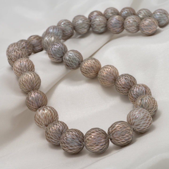 JF-19: 12.0-14.0 mm Carved Edison Pearl Set, 14K Circle Clasp, 19", 14K White Gold