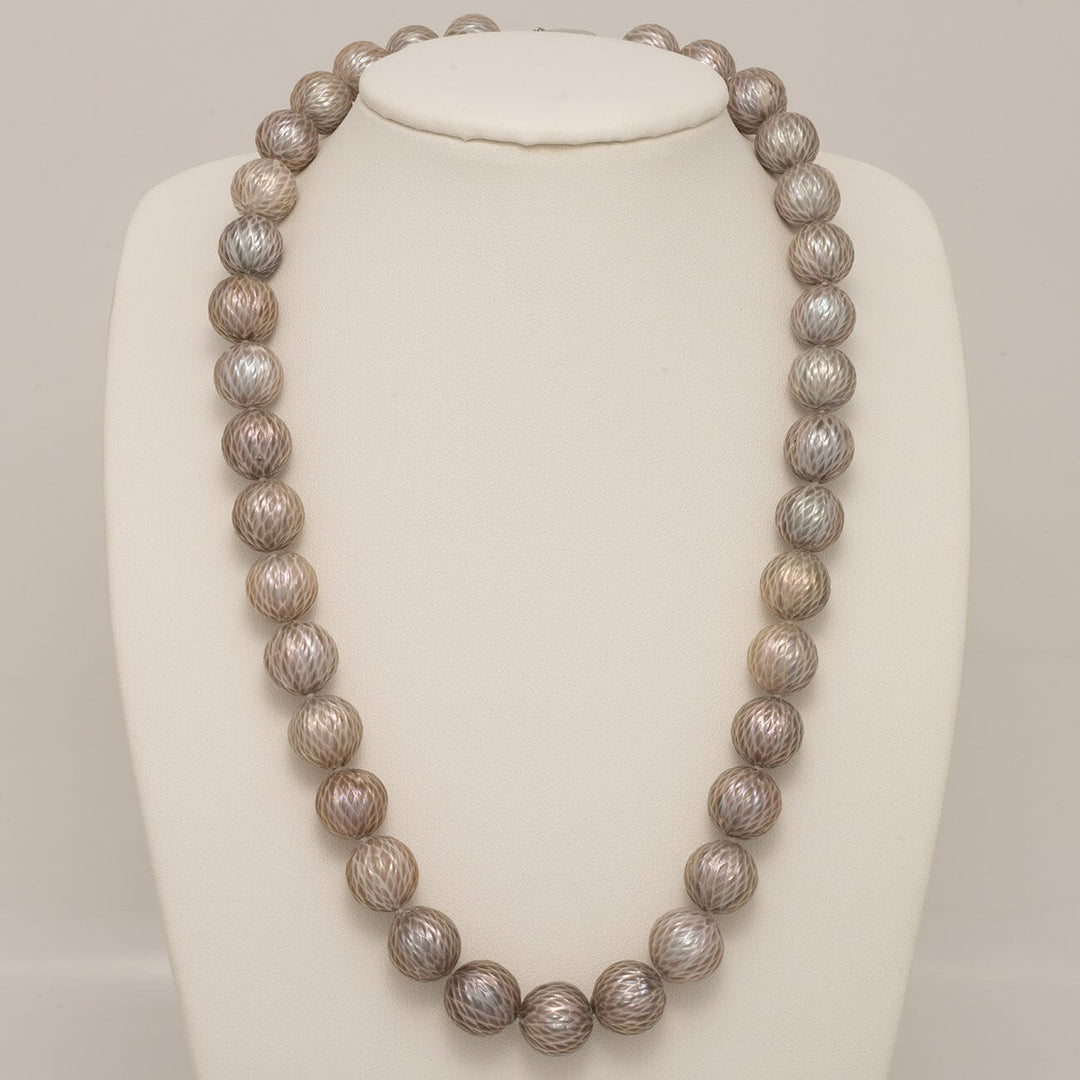 JF-19: 12.0-14.0 mm Carved Edison Pearl Set, 14K Circle Clasp, 19", 14K White Gold