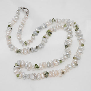 Assael Collection: 5.5–10.3 mm White South Sea Keshi Pearl and Green Sapphire Necklace featuring irregular white pearls and small green sapphire gemstones on a 14K white gold clasp strand.