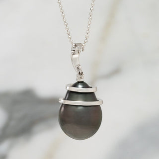 14.0-15.0 mm Tahitian Drop Pearl and Diamond Banded Pendant, detail