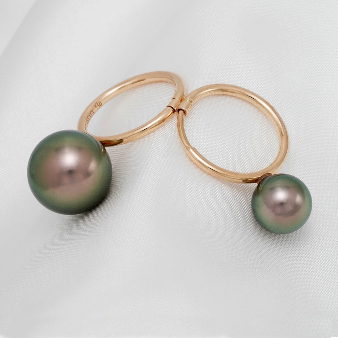 Assael Collection: 10.1 and 14.2 mm Tahitian Pearl Ring featuring two lustrous black and green pearls set on elegant polished gold bands.