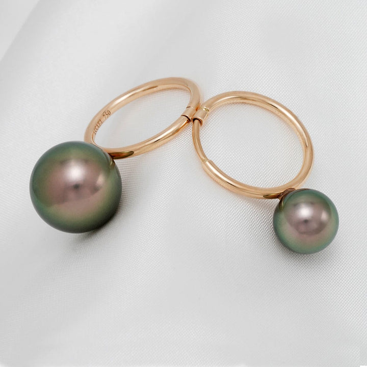 Assael Collection: 10.1 and 14.2 mm Tahitian Pearl Ring featuring two lustrous black and green pearls set on elegant polished gold bands.