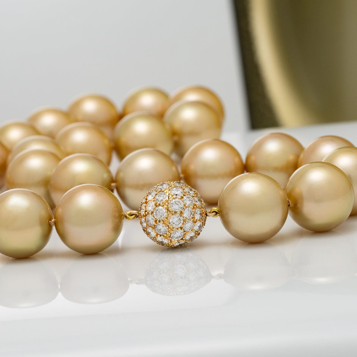 18K yellow gold diamond ball clasp (72 diamonds, 4.19 ctw)