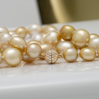 .94 cttw, 18k yg clasp