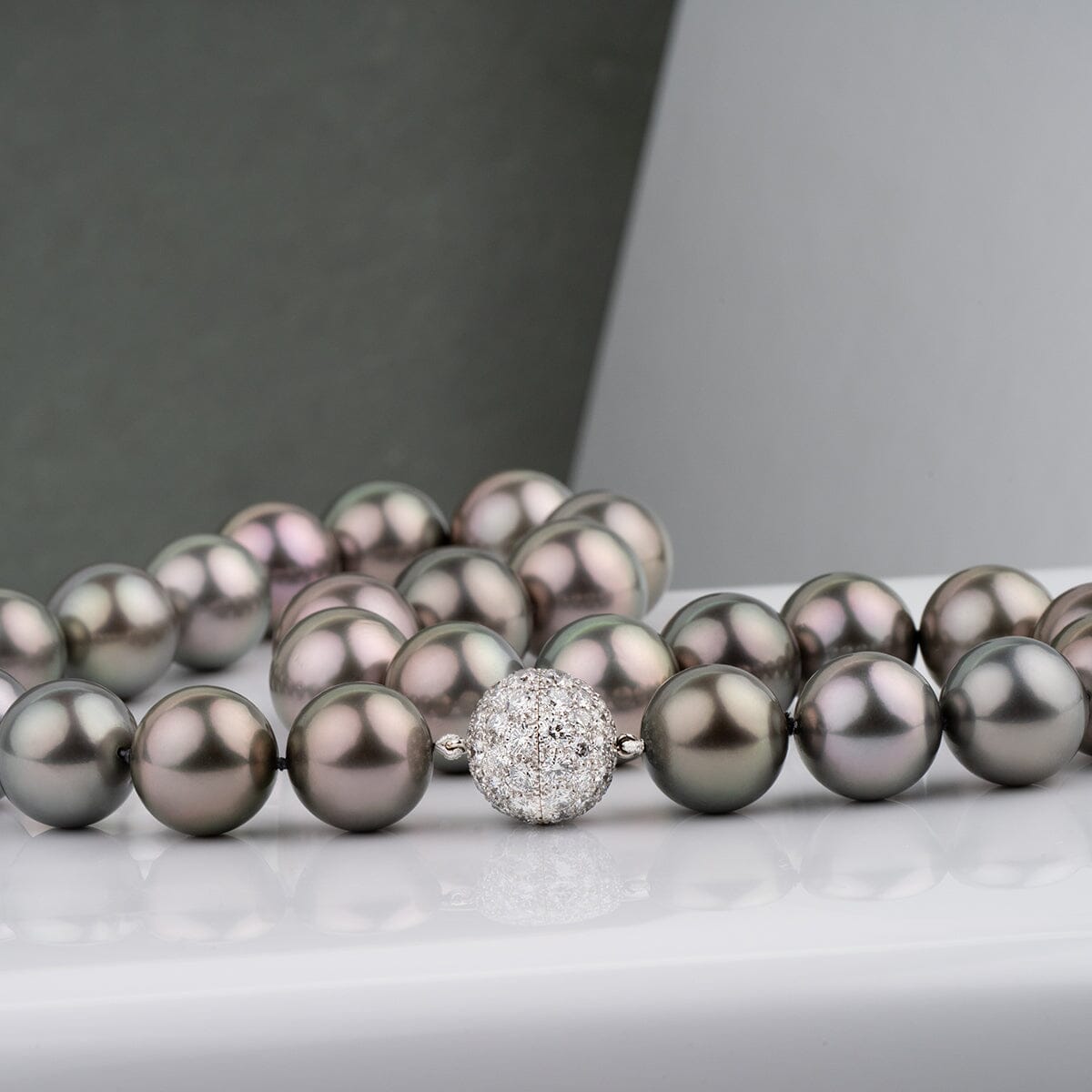 Round Tahitian Pearl Necklace 15.0-17.1 mm | Pearl Paradise