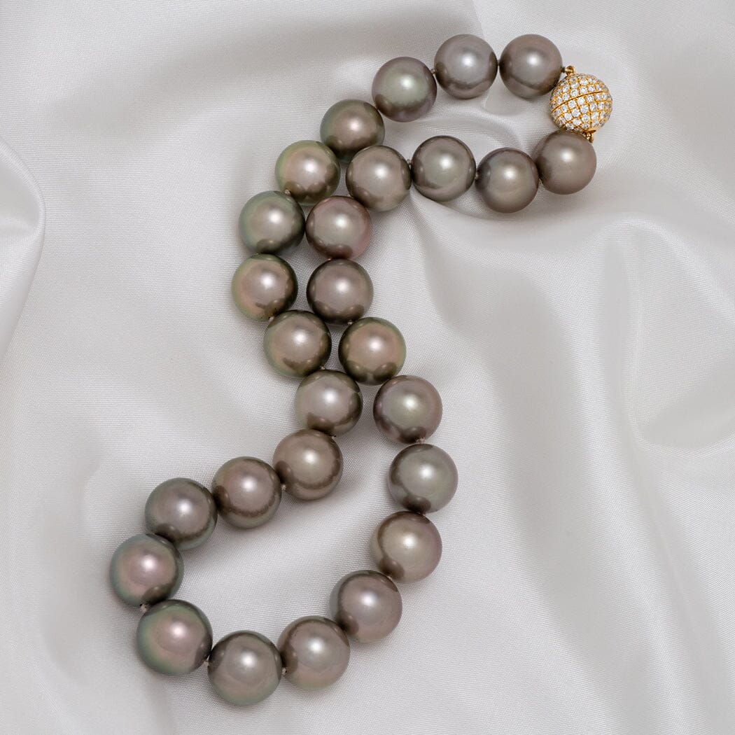 14.1–14.9 mm round Tahitian pearl and diamond necklace