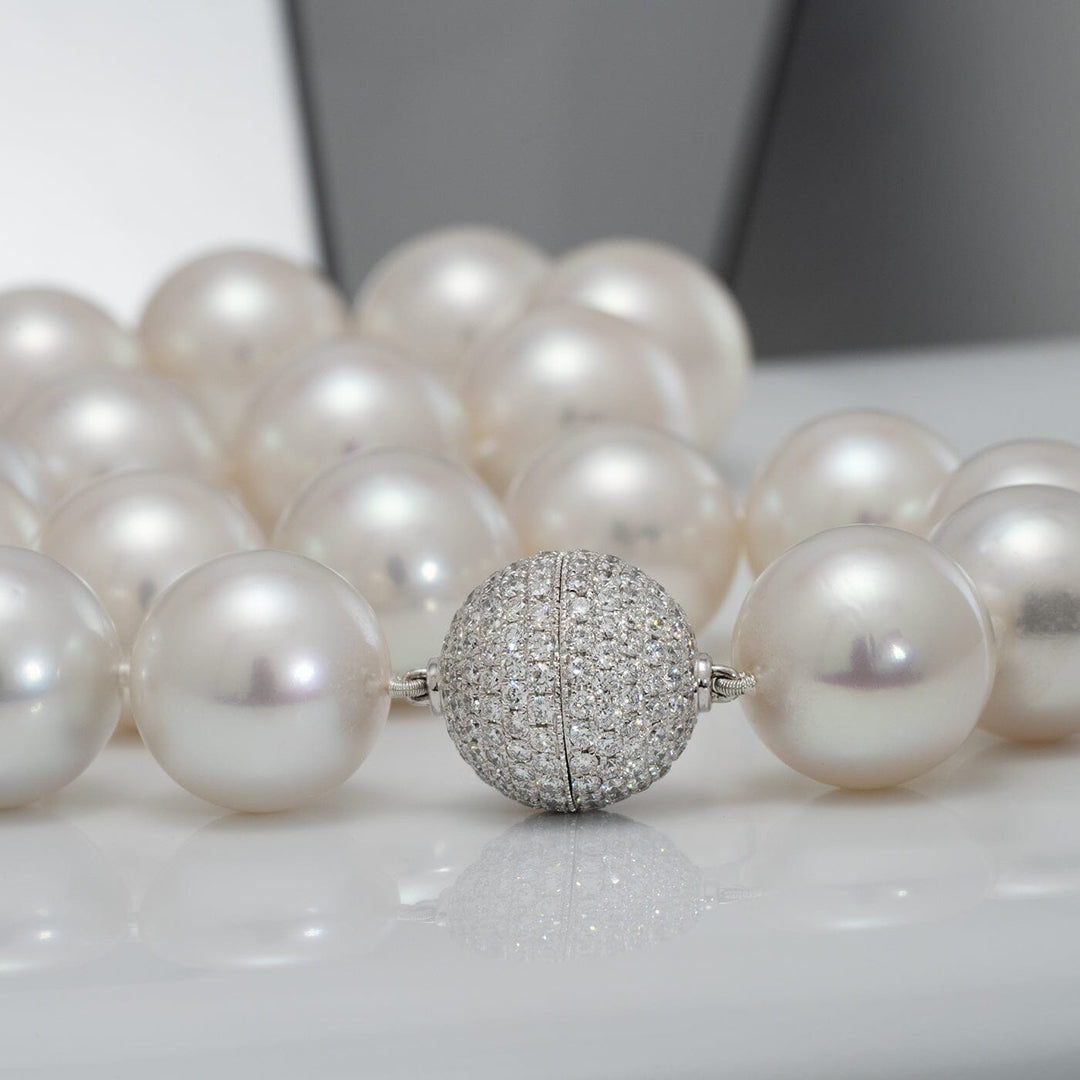 18K white gold diamond ball clasp (244 diamonds, 3.43 ctw)