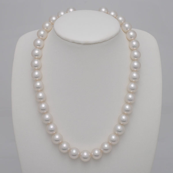 11.0–11.9 mm round white South Sea pearl necklace
35 round white South Sea pearls · 19.7 momme · approx. 17 inches