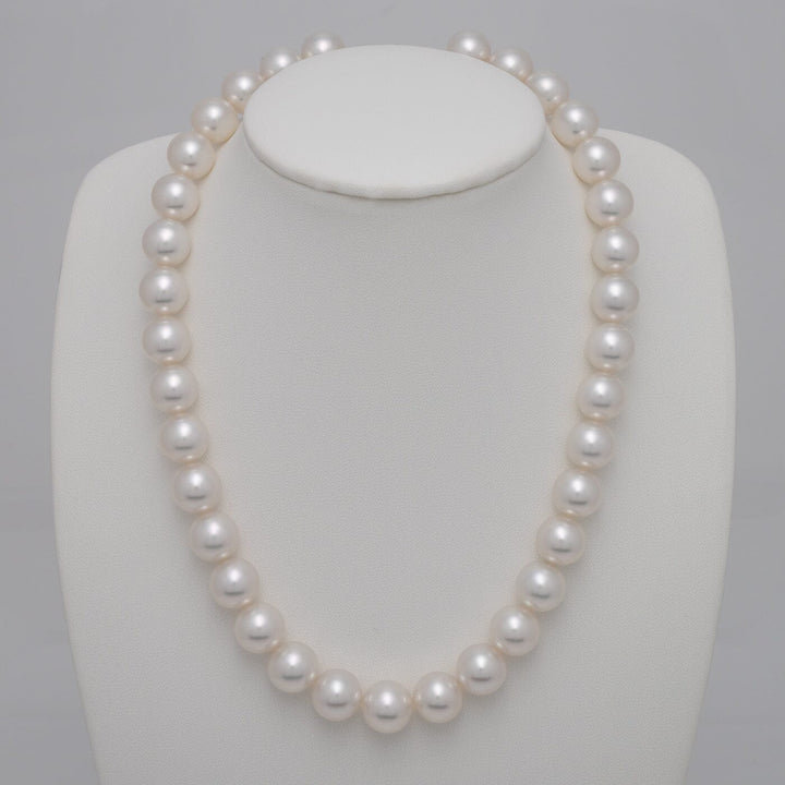 11.0–11.9 mm round white South Sea pearl necklace
35 round white South Sea pearls · 19.7 momme · approx. 17 inches