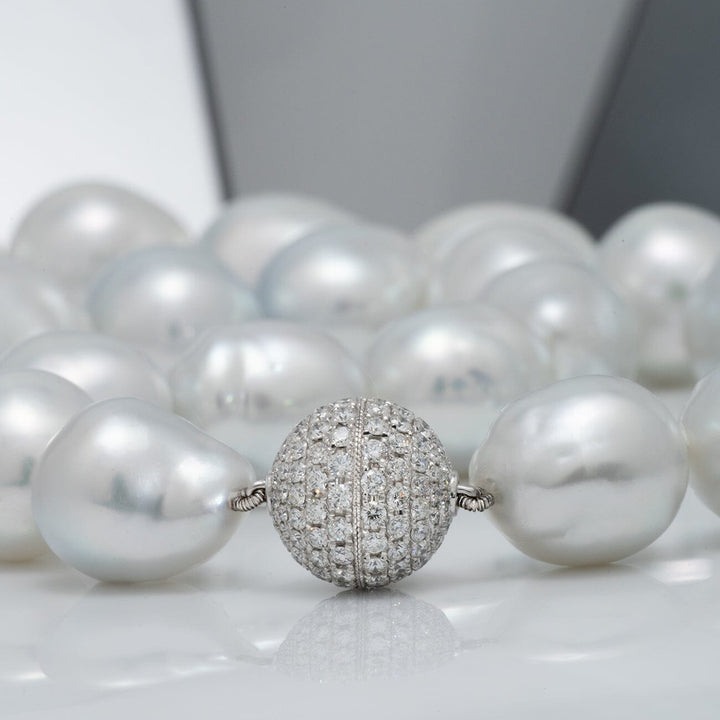 diamond-set clasp (158 diamonds, 2.27 ctw)