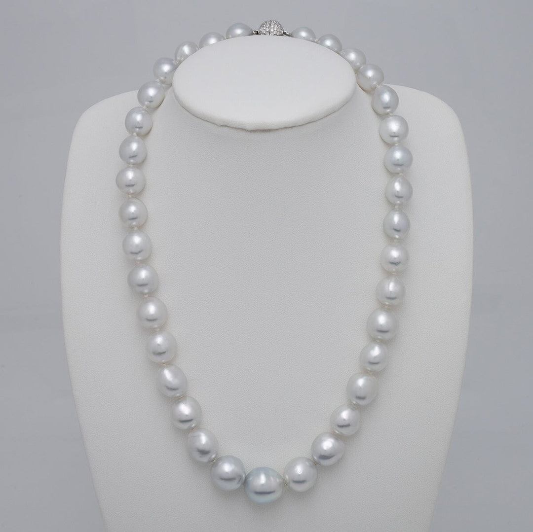 semi-baroque South Sea pearl necklace, 35 pearls 9.8–14.3 mm