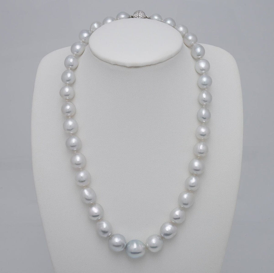 semi-baroque South Sea pearl necklace, 35 pearls 9.8–14.3 mm