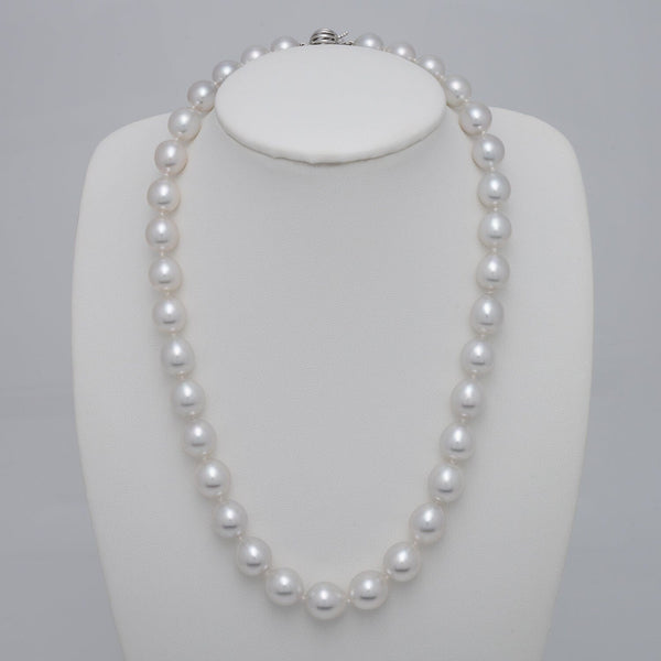 Oval South Sea pearl necklace featuring 35 luminous pearls with refined white luster, finished with an 18K white gold clasp. On Bust