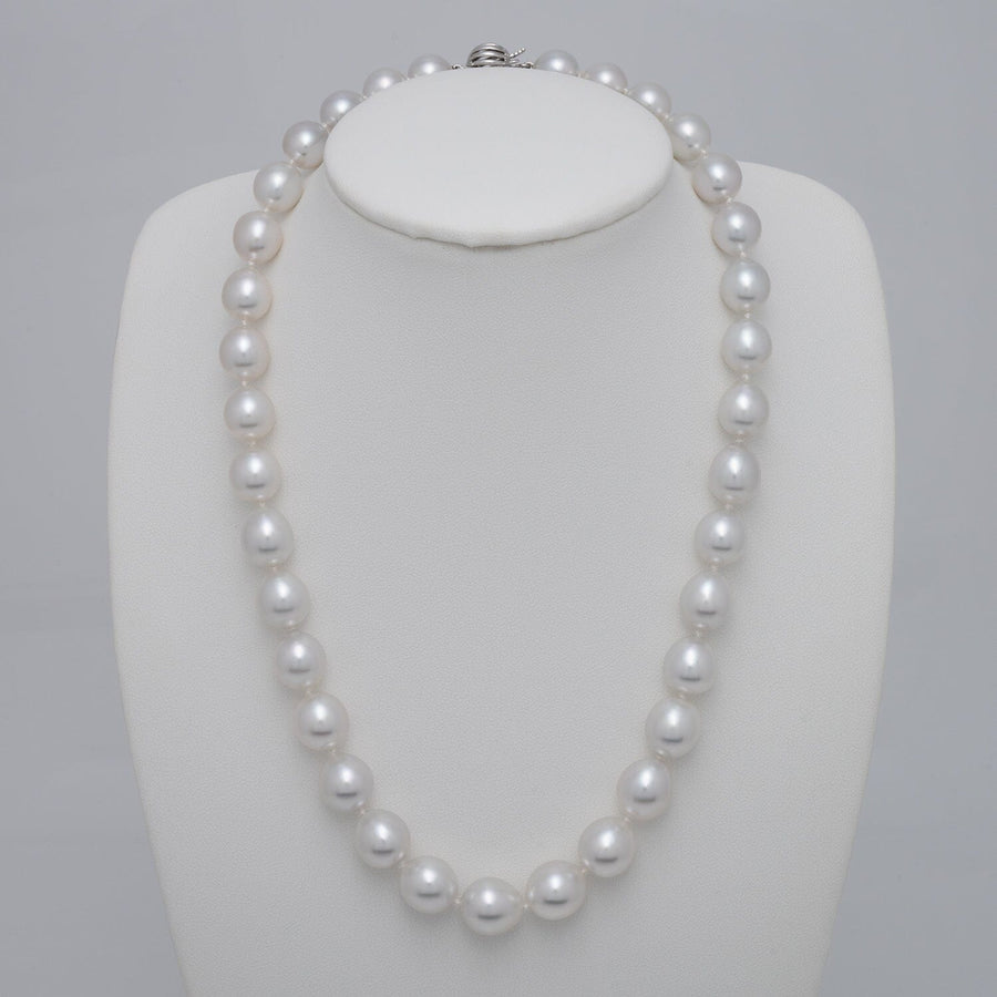 Oval South Sea pearl necklace featuring 35 luminous pearls with refined white luster, finished with an 18K white gold clasp. On Bust