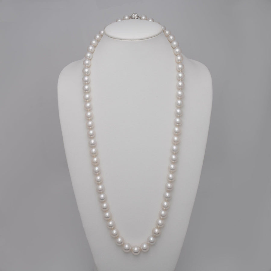 South Sea pearl necklace, 62 round pearls 12.0–14.0 mm, 49.9 momme. Superb luster, natural color on bust