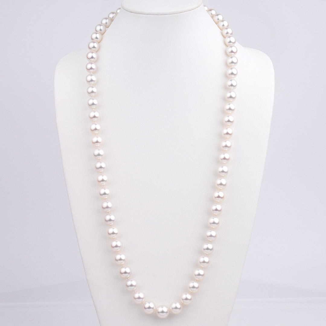 South Sea pearl necklace, 62 round pearls 12.0–14.0 mm, 49.9 momme. Superb luster, natural color on bust