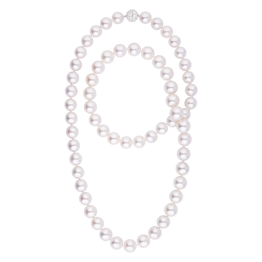 South Sea pearl necklace, 62 round pearls 12.0–14.0 mm, 49.9 momme. Superb luster, natural color, platinum/18k WG diamond clasp.