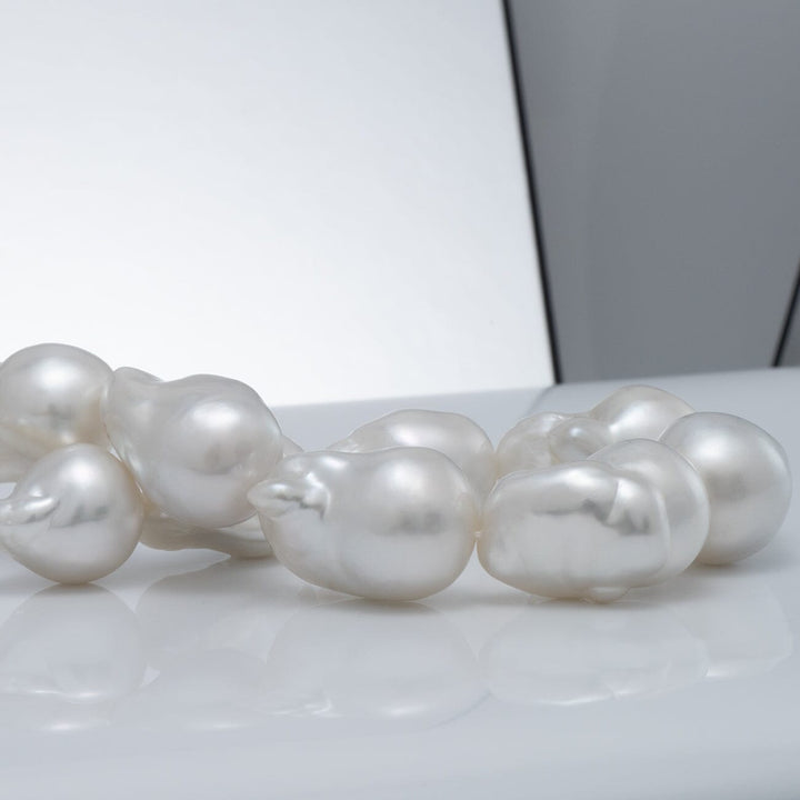 14.0-16.8 Baroque White South Sea Pearl Necklace
