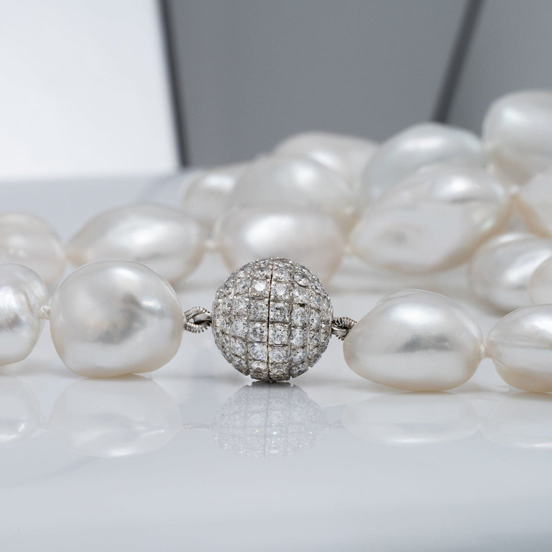 11.2–15.3 mm White South Sea keshi pearl necklace featuring 29 pearls and an 18K white gold diamond clasp with 106 diamonds totaling 2.39 carats.