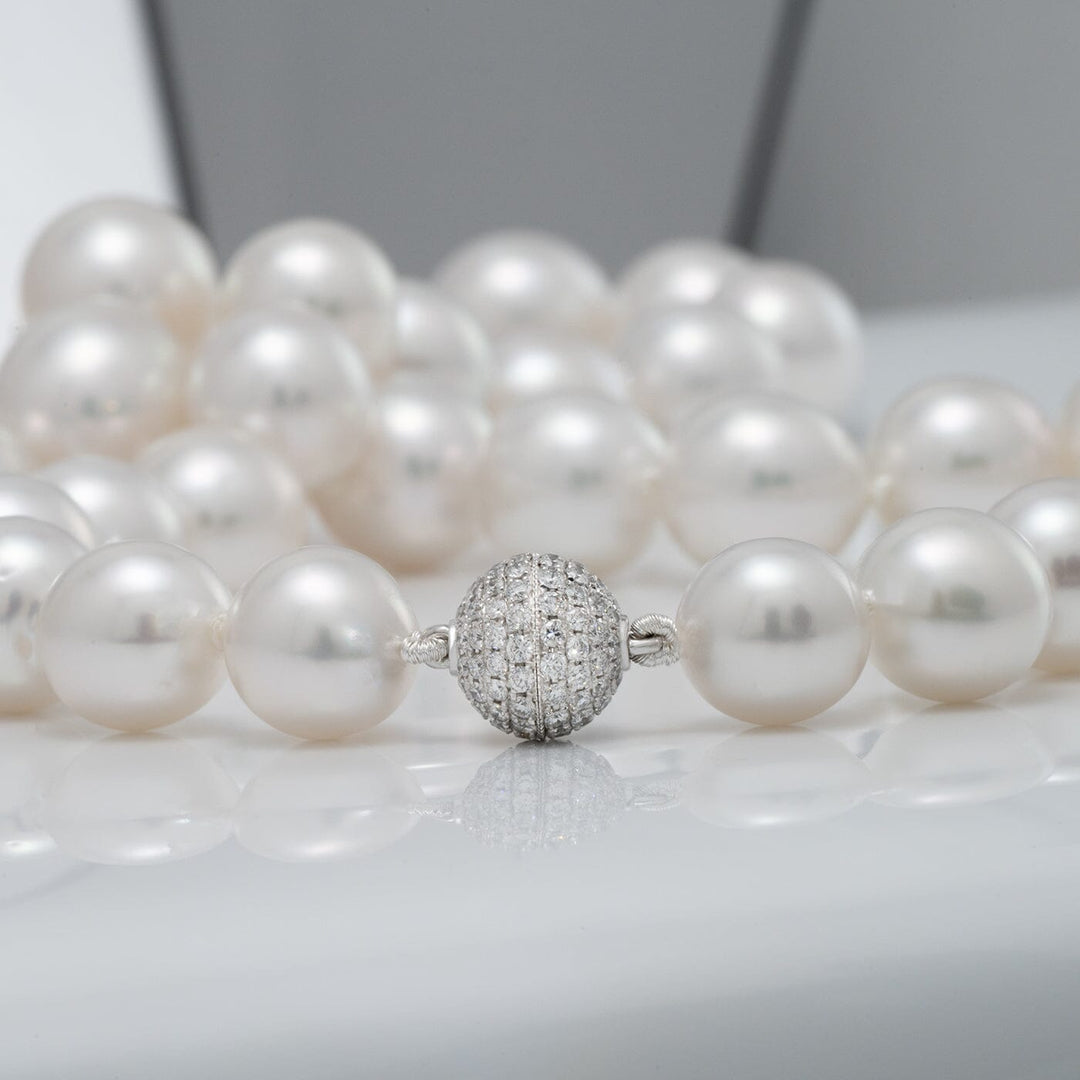 18K white gold diamond ball clasp (112 diamonds, 0.80 ctw)