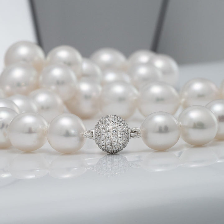 18K white gold diamond ball clasp (112 diamonds, 0.80 ctw)