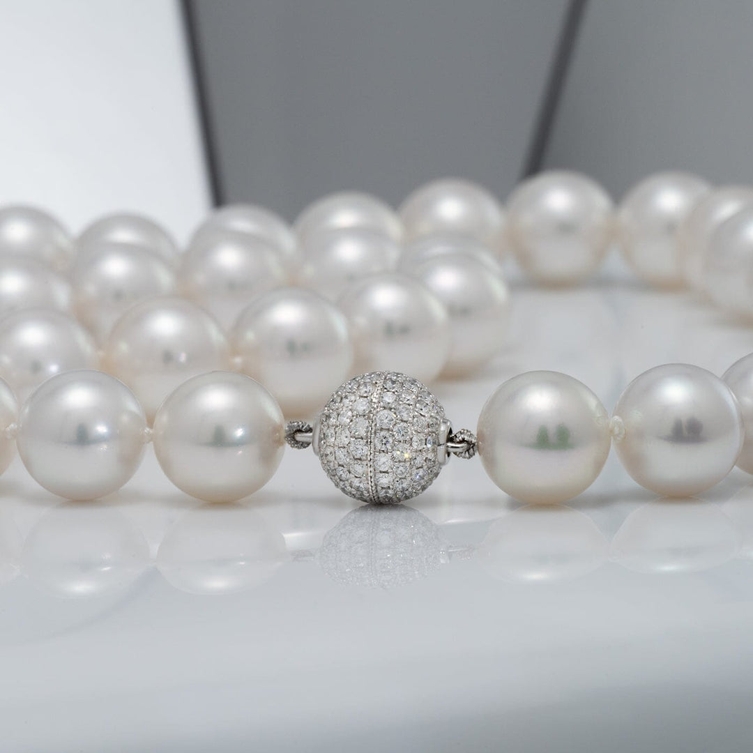 18K white gold diamond ball clasp (126 diamonds, 1.07 ctw)
